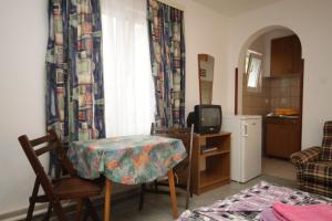 Kuchyň nebo kuchyňský kout v ubytování Studio Mali Losinj 7953a