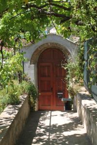 Vonkajšia záhrada v ubytovaní Apartments with a parking space Mali Losinj (Losinj) - 8059