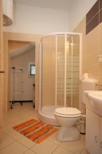 Kúpeľňa v ubytovaní Apartments by the sea Artatore, Losinj - 7935 + 25 fotografií