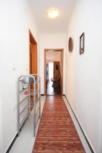 Fotografie z fotogalerie ubytování Apartments by the sea Artatore, Losinj - 7935 v destinaci Čunski