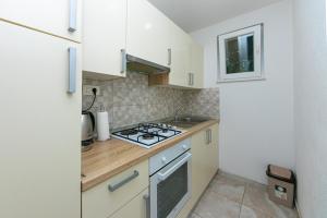 Dapur atau dapur kecil di Apartments by the sea Podaca, Makarska - 13069