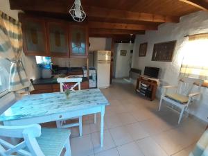 a kitchen with a table and chairs in a room at Zorzales in Funes