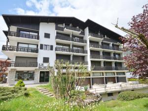 a large white building with balconies on it at Studio Duplex Centre-Station, Proche Pistes, Terrasse, 5 Pers. - FR-1-684-27 in Morzine +2 photos