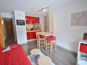 Kuchyňa alebo kuchynka v ubytovaní Studio cosy à Morzine - 4 pers., à 500m du téléphérique, balcon sud, parking, Multipass inclus - FR-1-684-34