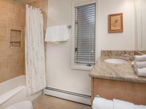 חדר רחצה ב-Vail Trails East #11A condo