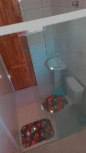 a bathroom with a glass shower with a toilet at Villa Dedeus in Uruçuca