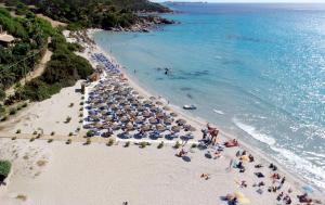 an aerial view of a beach with umbrellas and people at Hotel Simius Playa in Villasimius