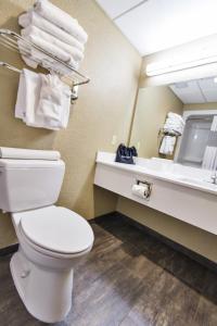 Ein Badezimmer in der Unterkunft Grand Oaks Hotel