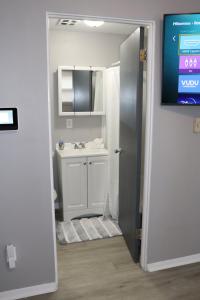 Imagen de la galería de Rustic Studio Apt. 2 min drive to Downtown Oswego, en Oswego
