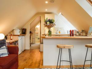 a kitchen and living room with a counter in a attic at Loftings in Hendred