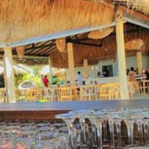 Ein Restaurant oder anderes Speiselokal in der Unterkunft Margarita Beach 