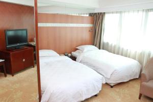 Postelja oz. postelje v sobi nastanitve Tiantan Hotel