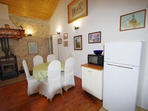 Fotografie z fotogalerie ubytování Holiday villa in village Rakalj v destinaci Rakalj