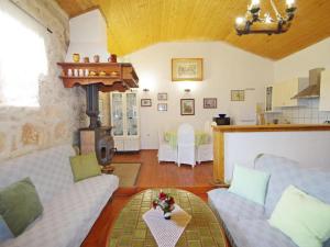 Fotografie z fotogalerie ubytování Holiday villa in village Rakalj v destinaci Rakalj