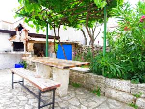 Fotografie z fotogalerie ubytování Holiday villa in village Rakalj v destinaci Rakalj