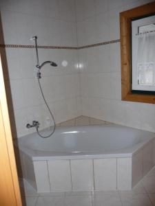 Ванна кімната в Enzianhof
