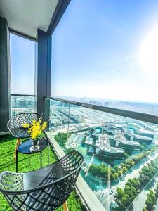 Fotografie z fotogalerie ubytování STAY BY LATINEM Luxury 2 BR Holiday Home CV B2508 near Burj Khalifa v Dubaji