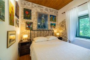 Postel nebo postele na pokoji v ubytování Etno House Wagner + 25 fotografií