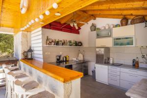 Kuchyň nebo kuchyňský kout v ubytování Etno House Wagner