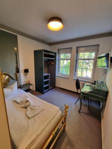 Postel nebo postele na pokoji v ubytování Haus Hennesburg, garni + 28 fotografií