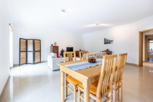 a dining room with a wooden table and chairs at IM On Ameijeira in Lagos