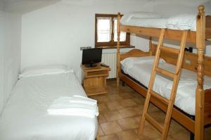 Двухъярусная кровать или двухъярусные кровати в номере Casa Vacanze Ca' De Val