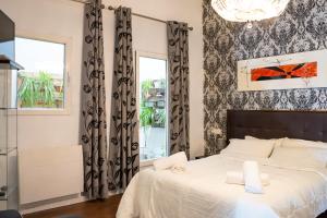Cama o camas de una habitación en modern and neoclassical flat