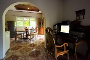 Posezení v ubytování Omusee Self Catering + 15 fotografií