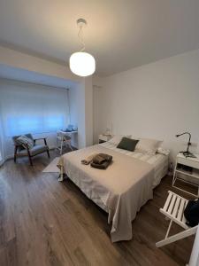 Postel nebo postele na pokoji v ubytování SAN MIGUEL PLAYA ALMERIA + 8 fotografií