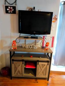 a tv on a wooden table with a tv on top at L'oustalet de Mamy in Dourbies