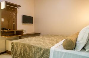 En eller flere senge i et værelse på Pousada Pérola Do Morro