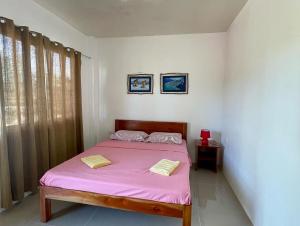 Postel nebo postele na pokoji v ubytování Coconut Inn Moalboal