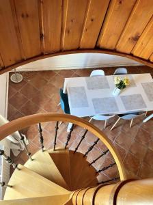 a spiral staircase with a table and chairs at L’Alsacien Cosy : Duplex - Netflix - Wifi/Fibre in Mulhouse