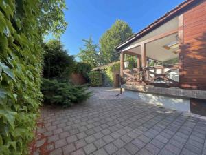 a brick walkway next to a building with a pavilion at L’Alsacien Cosy : Duplex - Netflix - Wifi/Fibre in Mulhouse