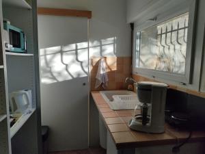 Kuchyňa alebo kuchynka v ubytovaní Chambre privée avec parking