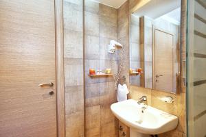 A bathroom at Anastassiou Hotel - Bike and motorcycle friendly hotel