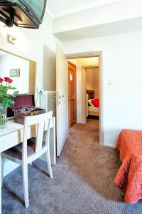 A seating area at Anastassiou Hotel - Bike and motorcycle friendly hotel
