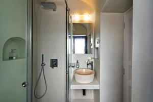 Een badkamer bij Domus Solis Luxury Villa
