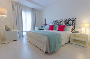 Rúm í herbergi á Al Mandari Hôtel Tétouan