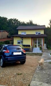 Το κτήριο όπου στεγάζεται  το διαμέρισμα