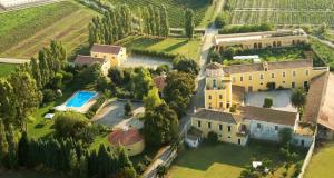 an aerial view of a mansion with a swimming pool at Farmstay La Morella in Battipaglia