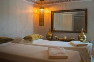 Postel nebo postele na pokoji v ubytování Perlekech Riad & Spa + 34 fotografií