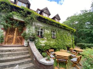 a building with a table and chairs in front of it at Zamkowa 4 in Lubniewice