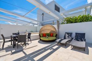 O zonă de relaxare la Penthouse Bahia Mar South Beach on Ocean Drive Miami Beach home