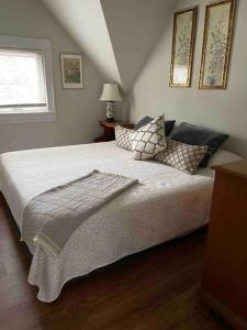 Katil atau katil-katil dalam bilik di Redefined Alchemy - Bright, eclectic, pretty Apt 3E