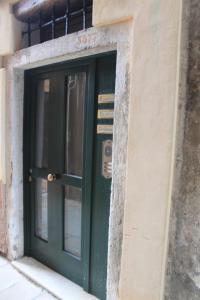 The facade or entrance of Sant'Angelo - Fenice Apartments in Venice