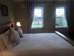 Postel nebo postele na pokoji v ubytování Doonard Manor B&B