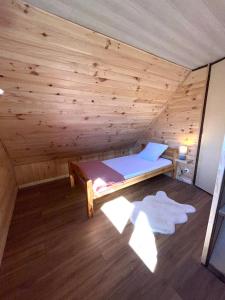 Posteľ alebo postele v izbe v ubytovaní La cabane au pied des pistes