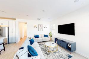 Μια τηλεόραση ή/και κέντρο ψυχαγωγίας στο Sabrina's Place