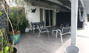 Fotografie z fotogalerie ubytování GRAND T2 TOUT CONFORT , EMPLACEMENT IDEAL v destinaci Rivière-Salée